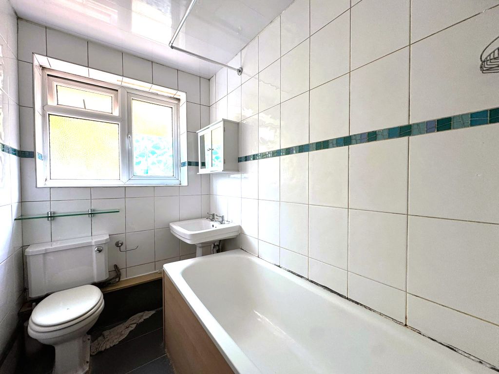 Property photo 3 of 9 Sudbury Court Road (2)