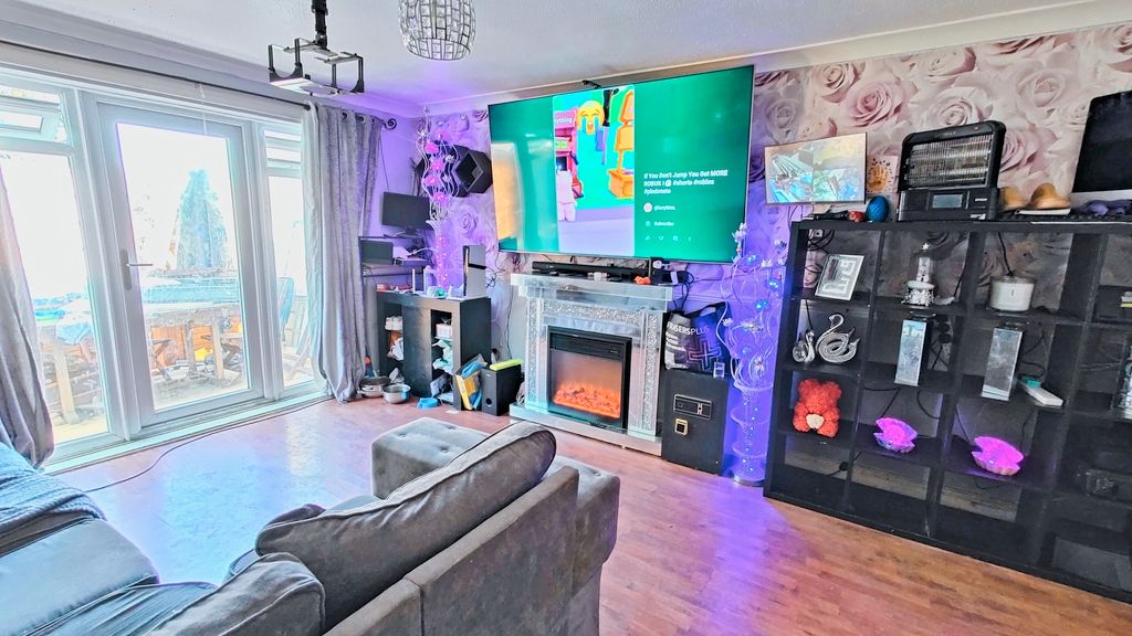 Property photo 2 of 26