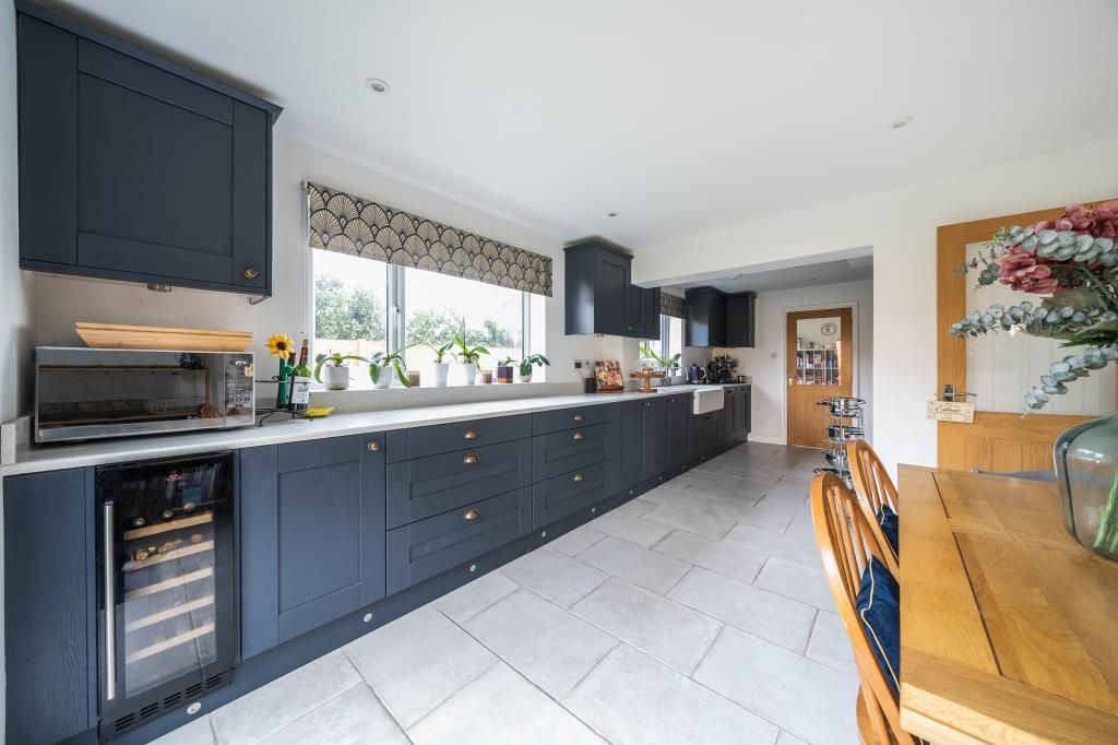 Property photo 3 of 35 Kitchen