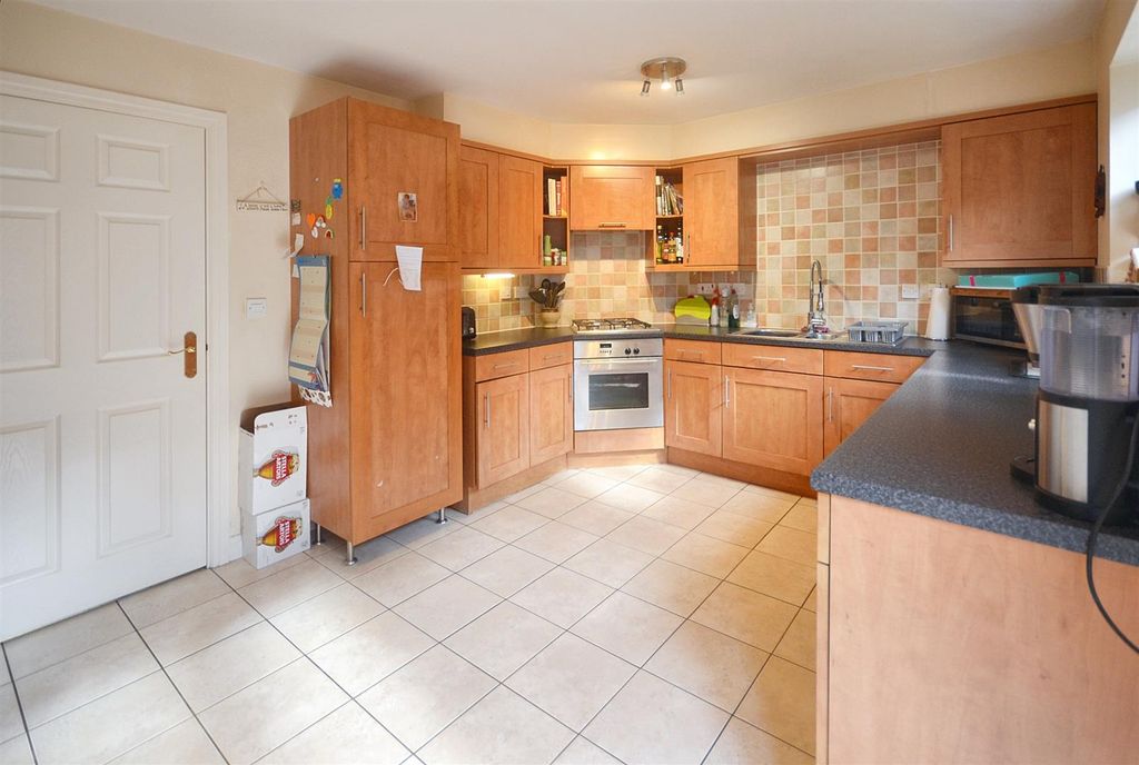Property photo 3 of 13 Kitchen