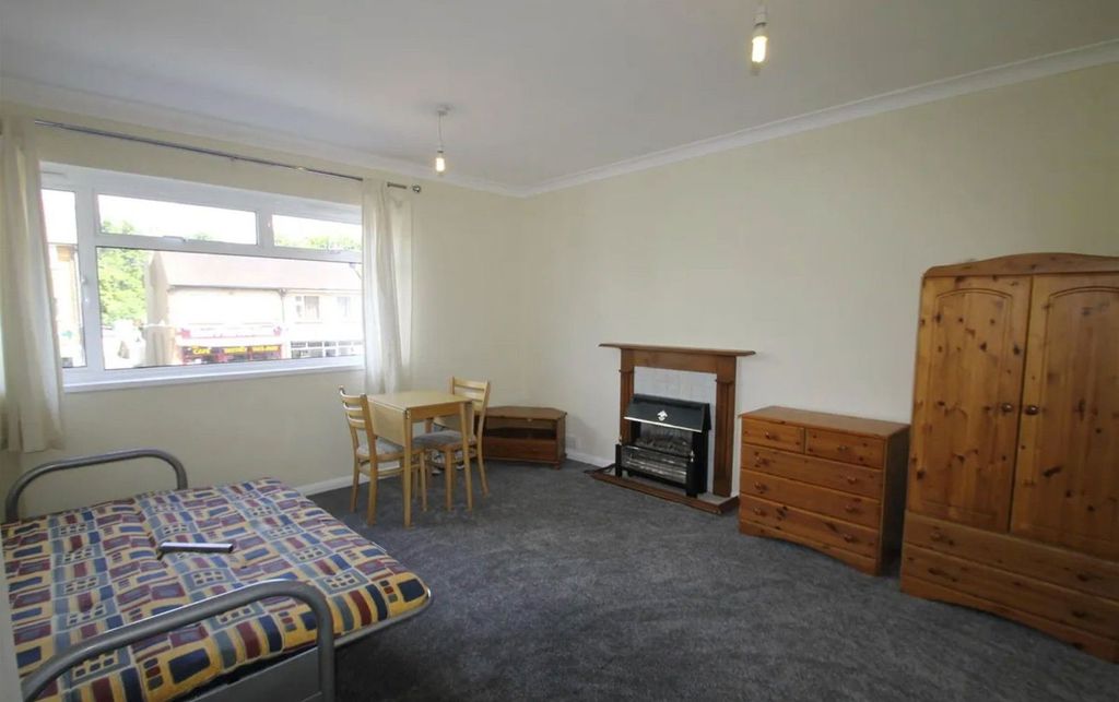 Property photo 3 of 5