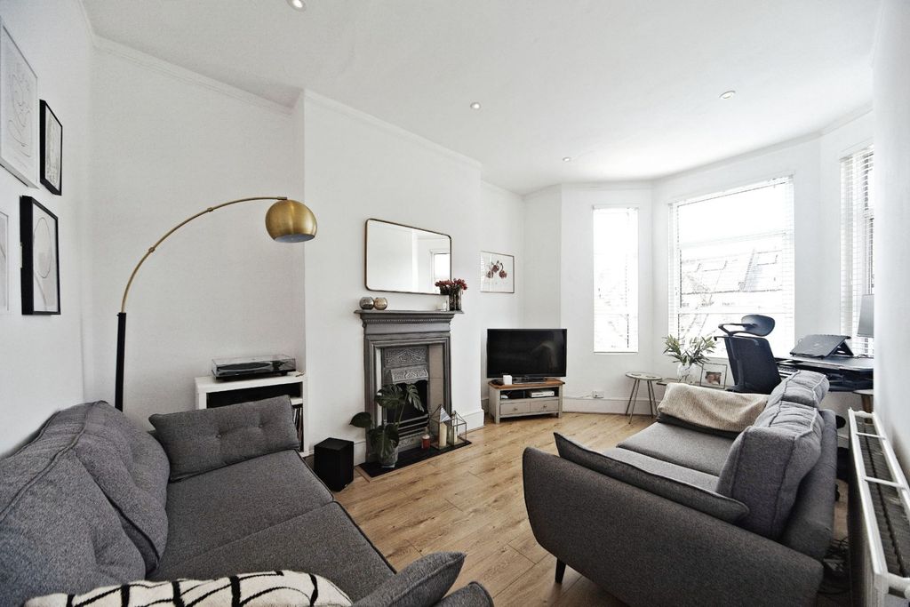 Property photo 2 of 11