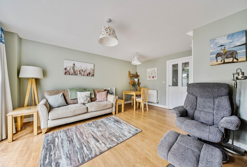 Property photo 1 of 14 1325630-15-688cd5...