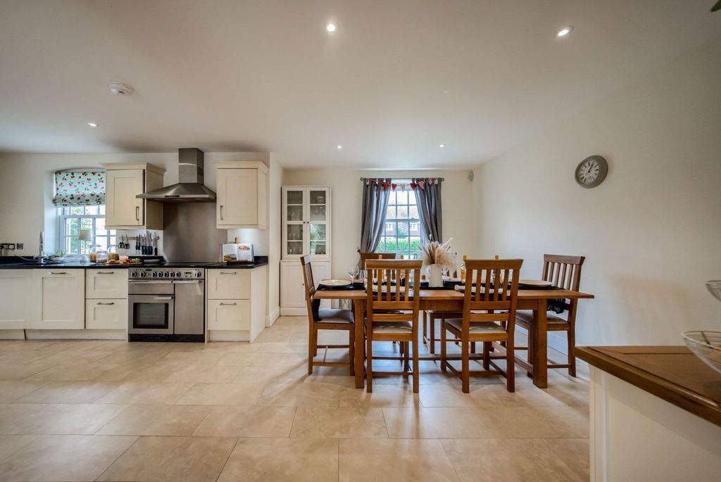 Property photo 3 of 76