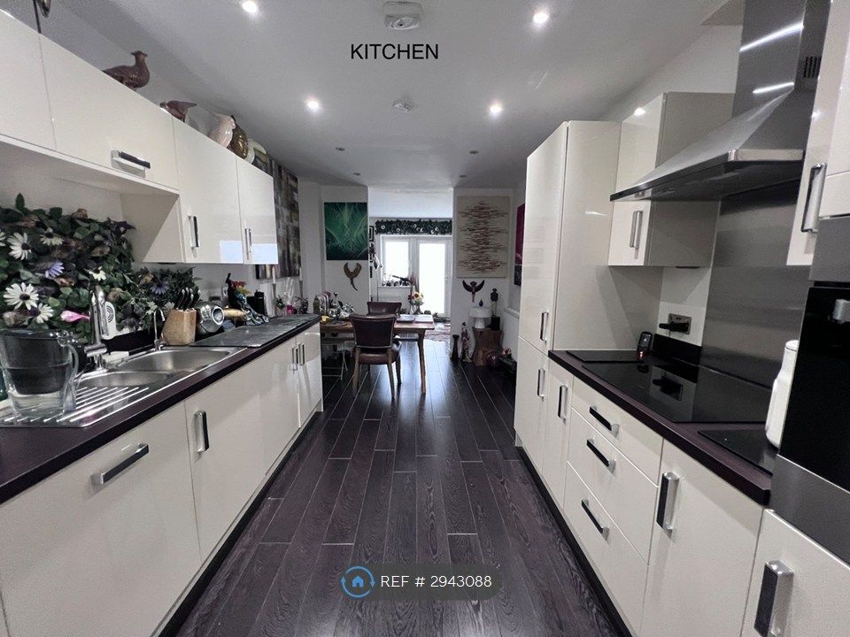 Property photo 2 of 17 Kitchen