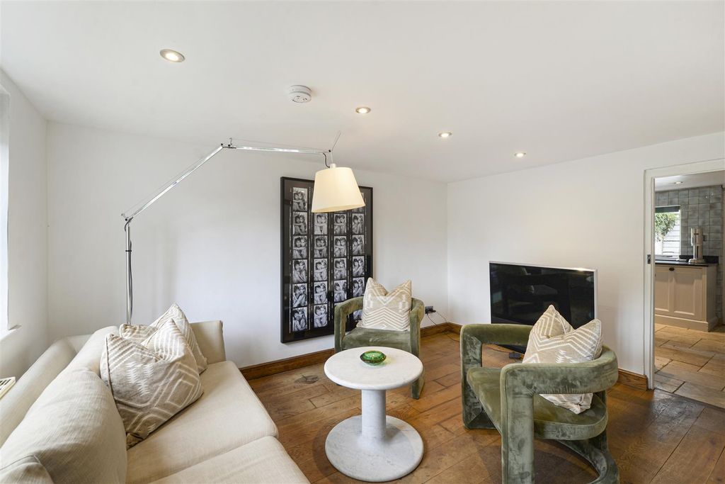 Property photo 3 of 29 The_Nook08.Jpg
