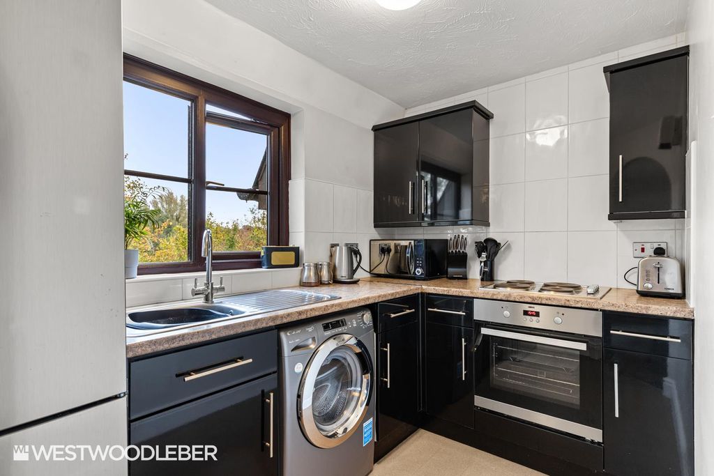 Property photo 3 of 13 Rivermeads_4.Jpg