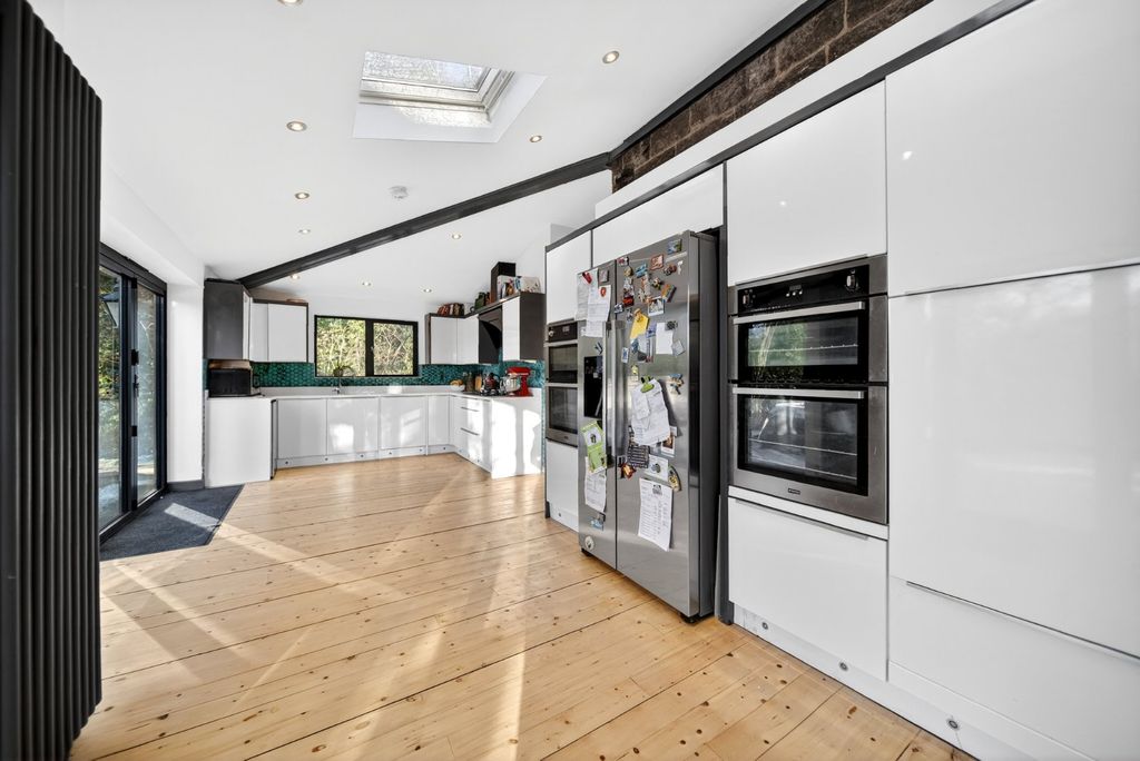 Property photo 3 of 28 Picture No. 24