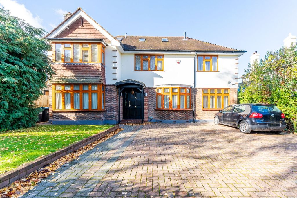 Property photo 1 of 30