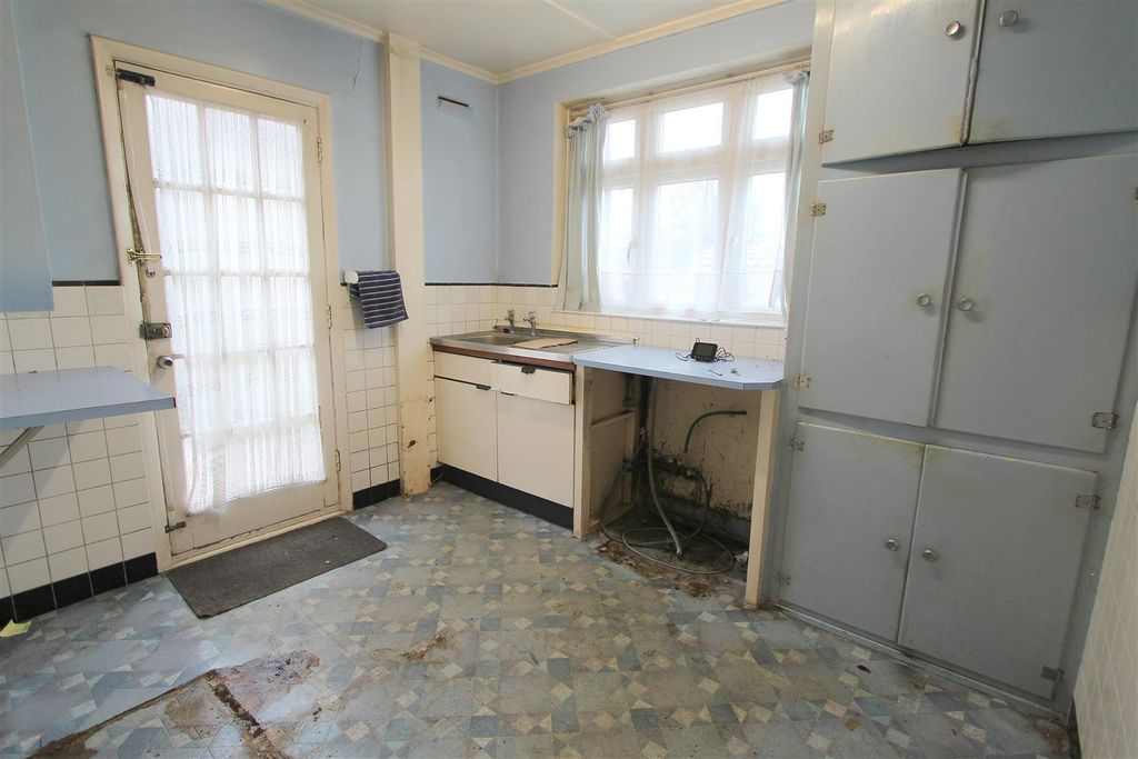 Property photo 3 of 13 Kit.Jpg