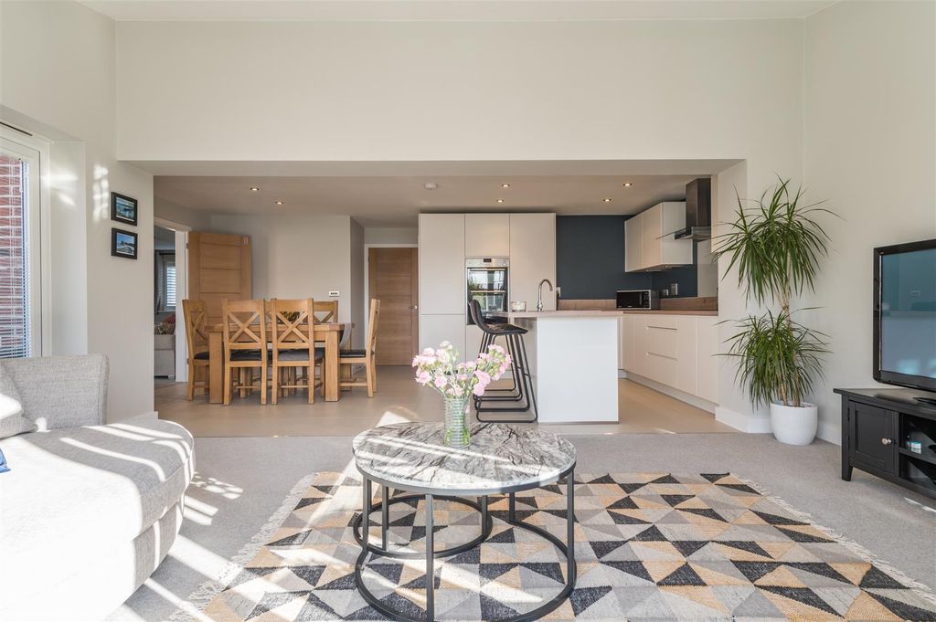 Property photo 3 of 22 No1_40.Jpg