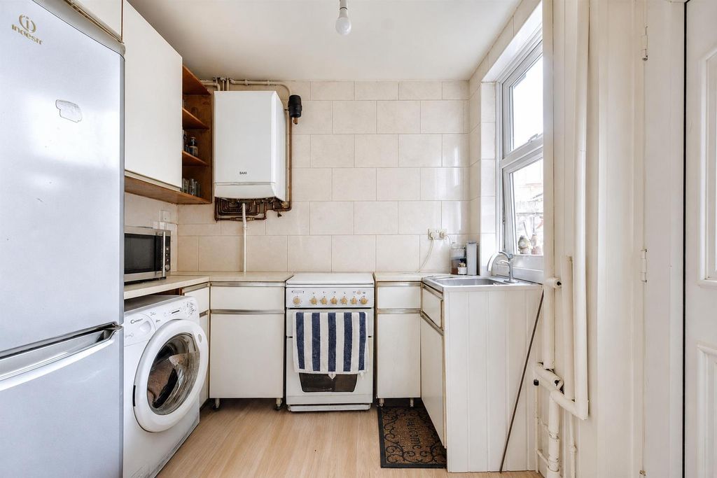 Property photo 2 of 15 Kitchen.Png