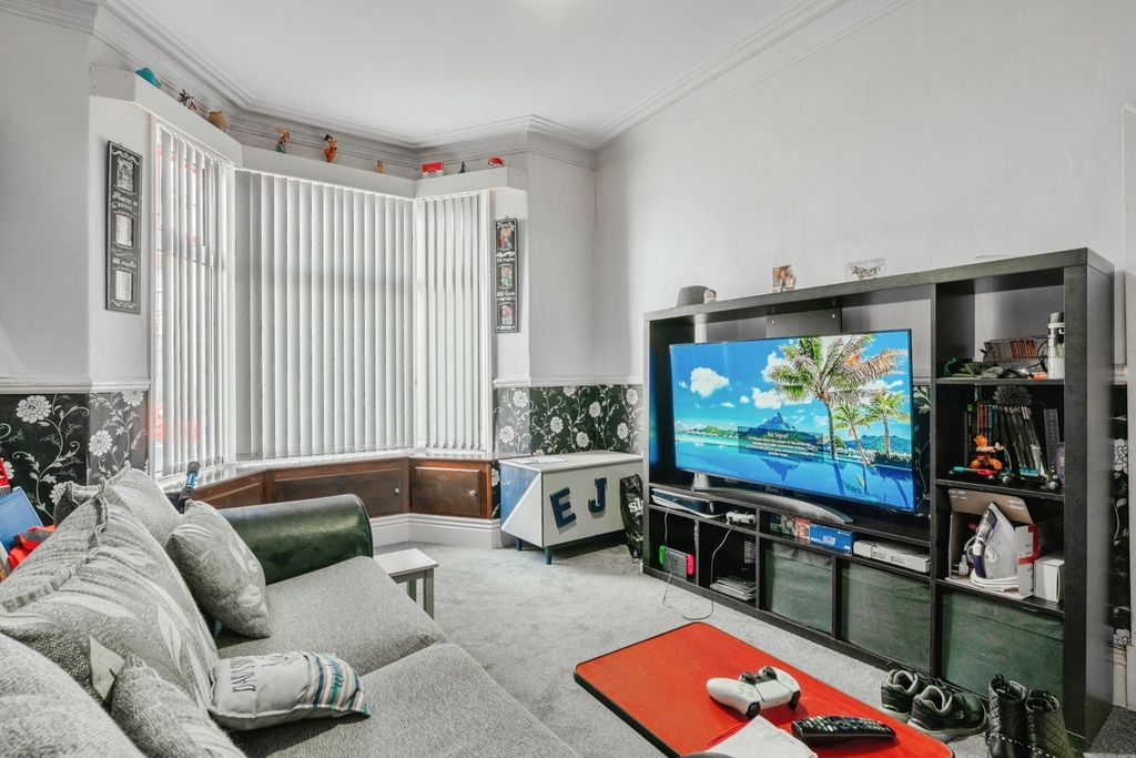 Property photo 2 of 18 Pbox-Img.Jpg