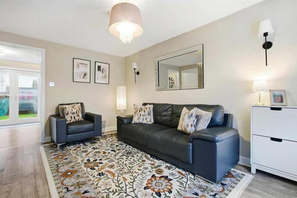 Property photo 2 of 25