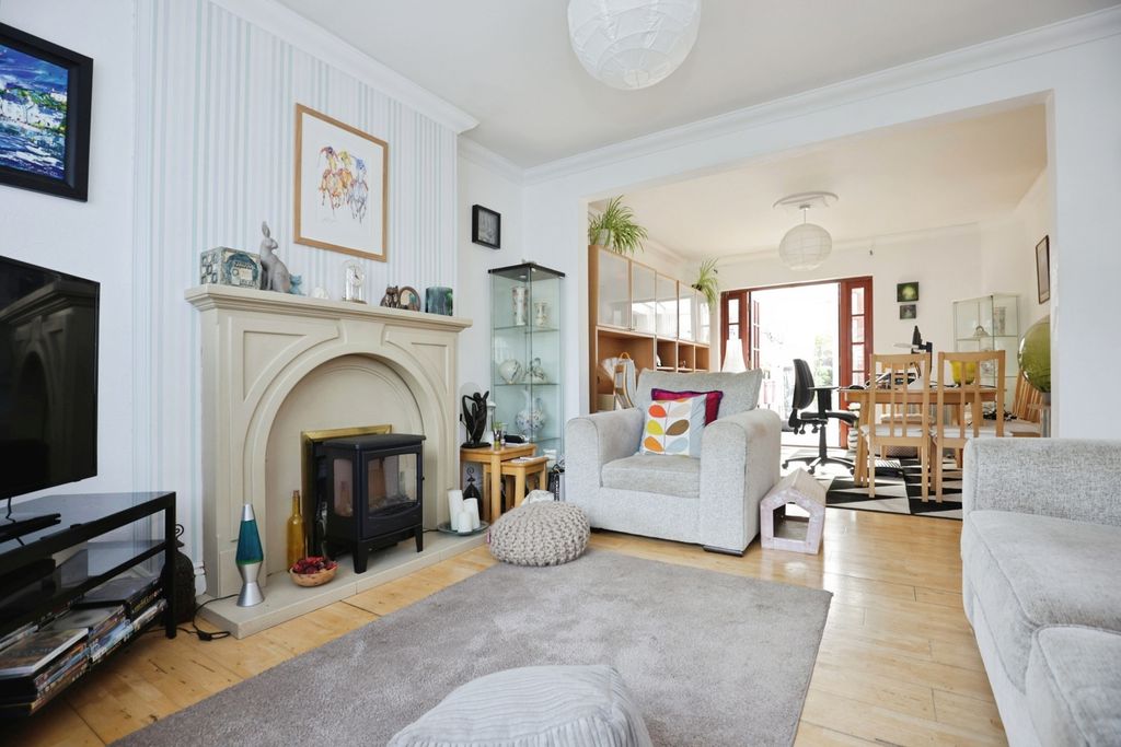 Property photo 2 of 17 Photo