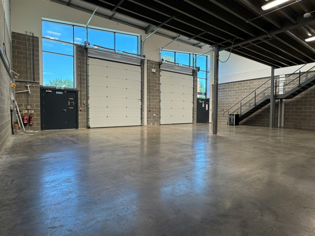 Property photo 3 of 8 Warehouse