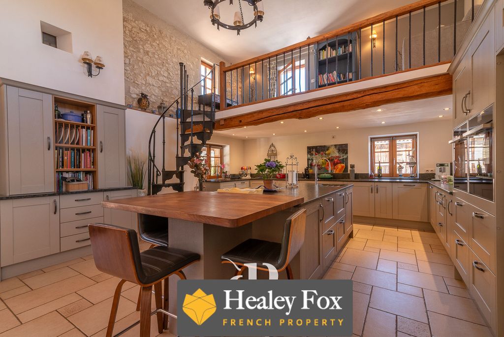 Property photo 3 of 33 F4082B_8A140325679F4875944Cfab33177F1A2mv2