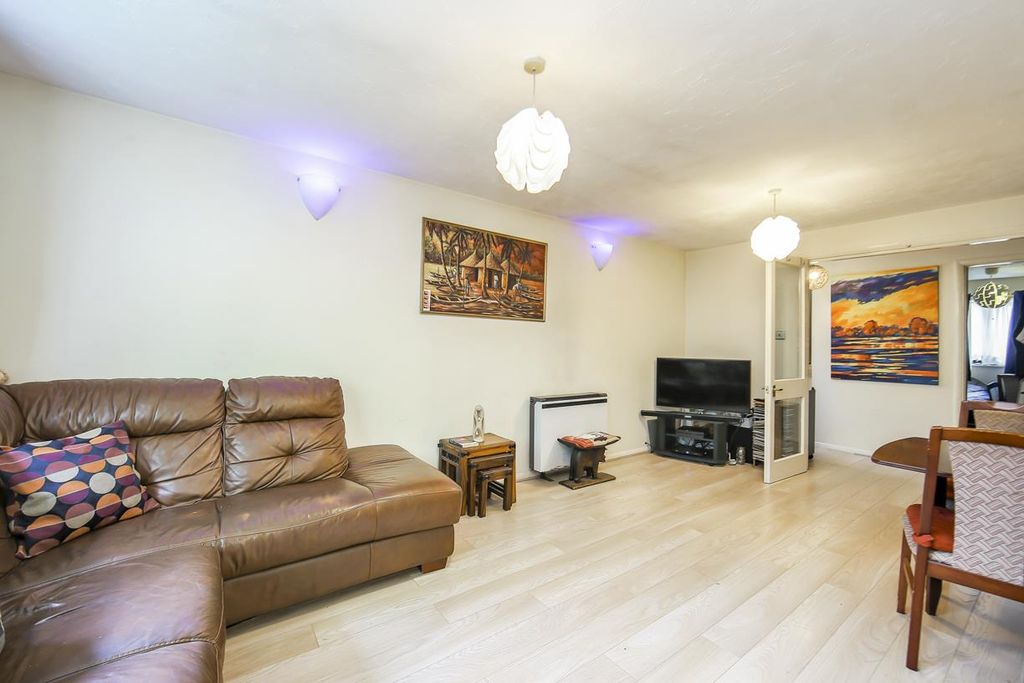 Property photo 3 of 8