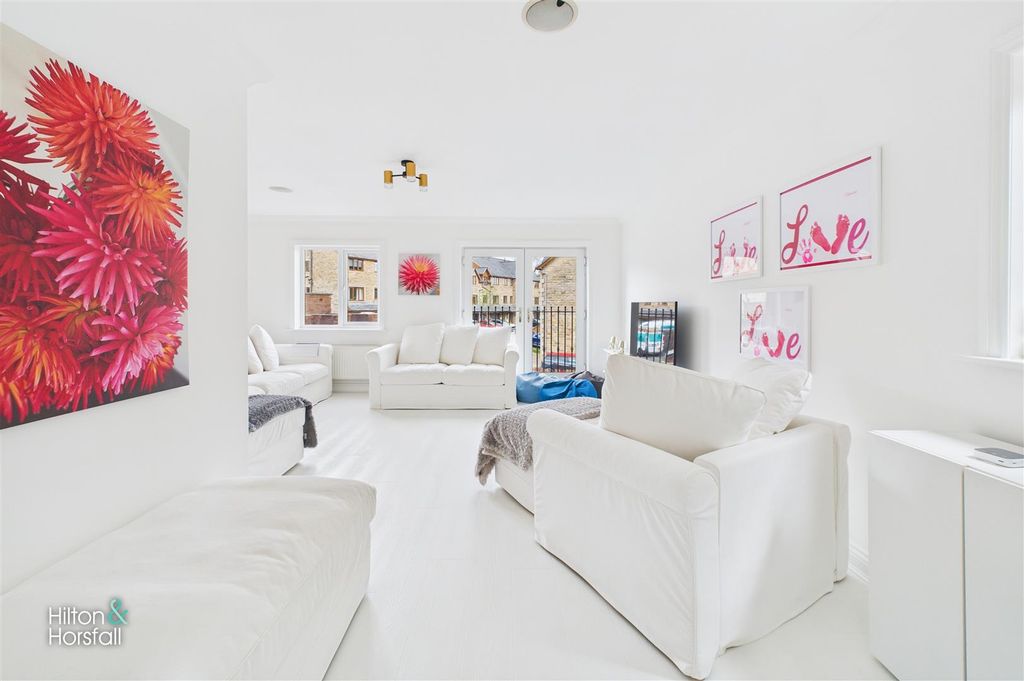 Property photo 3 of 13 Standroyd Road