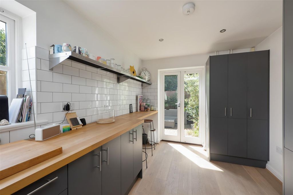 Property photo 3 of 21 Swanfield Road, Whitstable