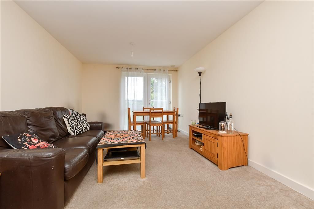 Property photo 1 of 8 Kitchen / Lounge