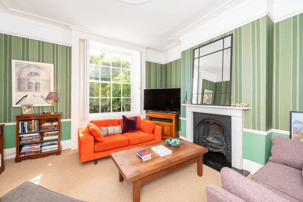 Property photo 2 of 24 Sitting Room