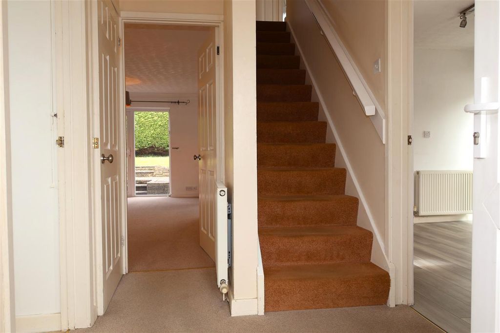 Property photo 2 of 13 Hallway