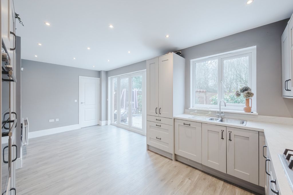 Property photo 3 of 26 4866904