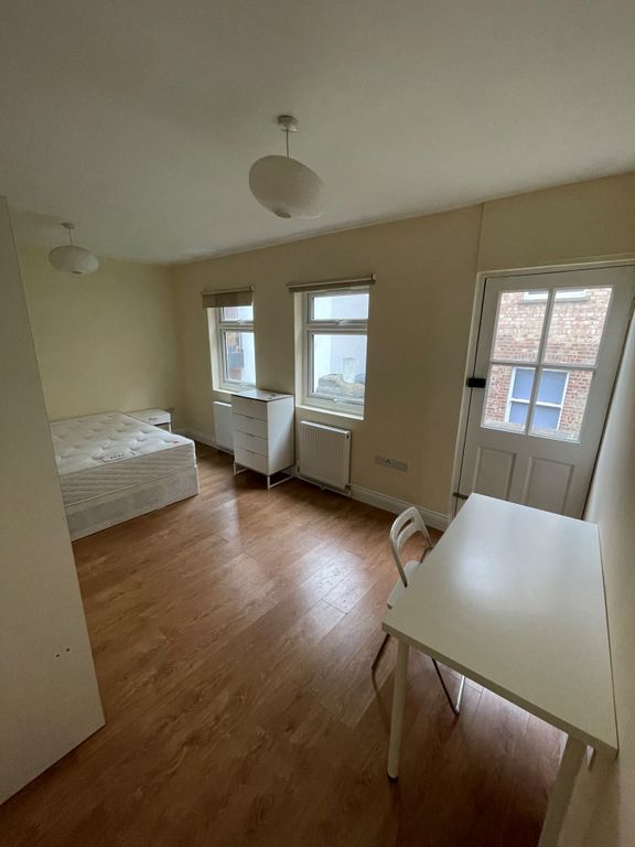 Property photo 2 of 8 6989Eb64-E13C-4B2C-A899-Bf6D08Daf2A7