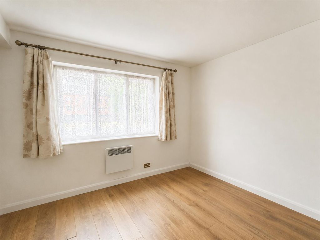 Property photo 2 of 7 174d983A-5Cf4-4E11-915A-9302Ab2Aade4.Png