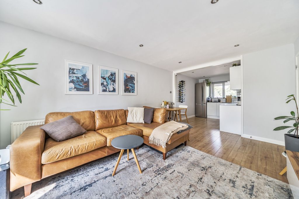 Property photo 1 of 12 1340731-3-689F477...