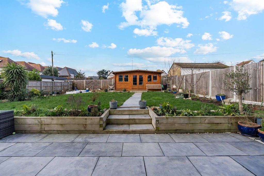 Property photo 3 of 42