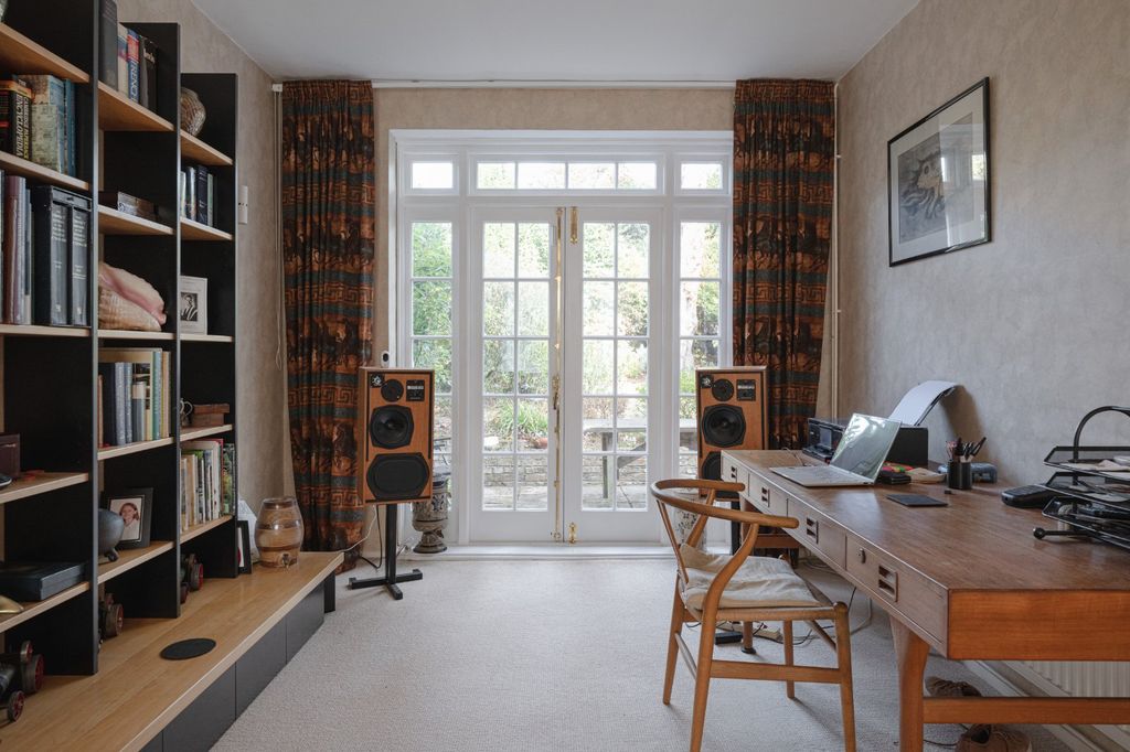 Property photo 3 of 29