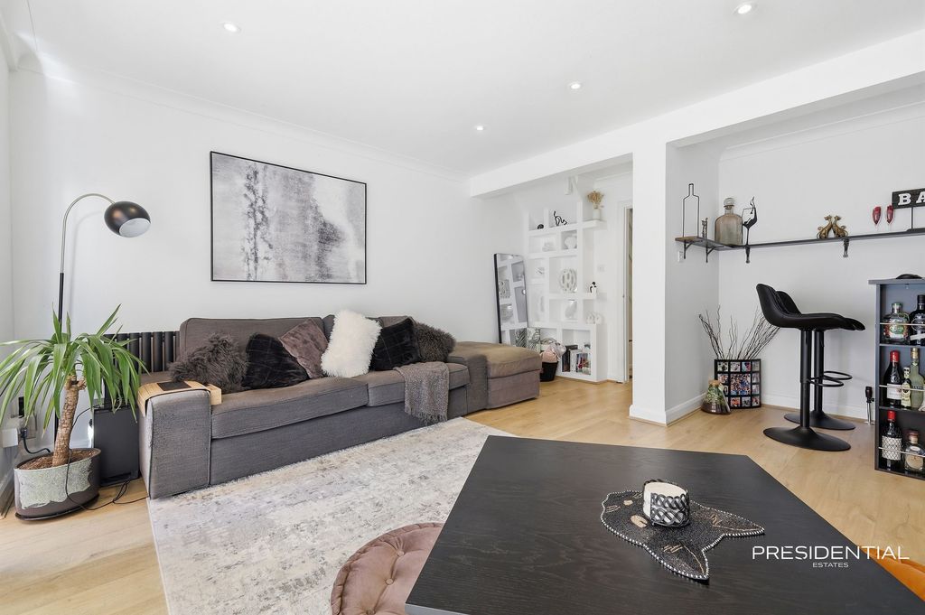 Property photo 2 of 27