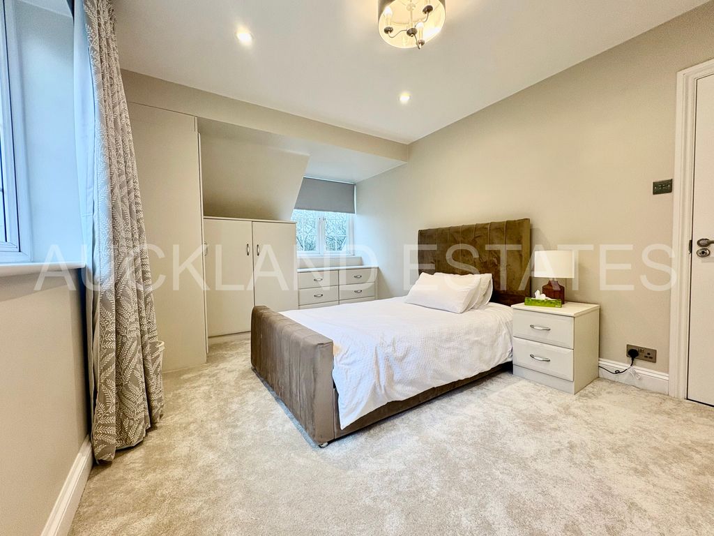 Additional image 32 of 5 bed detached house for saleFoxes Lane, Brookmans Park AL9