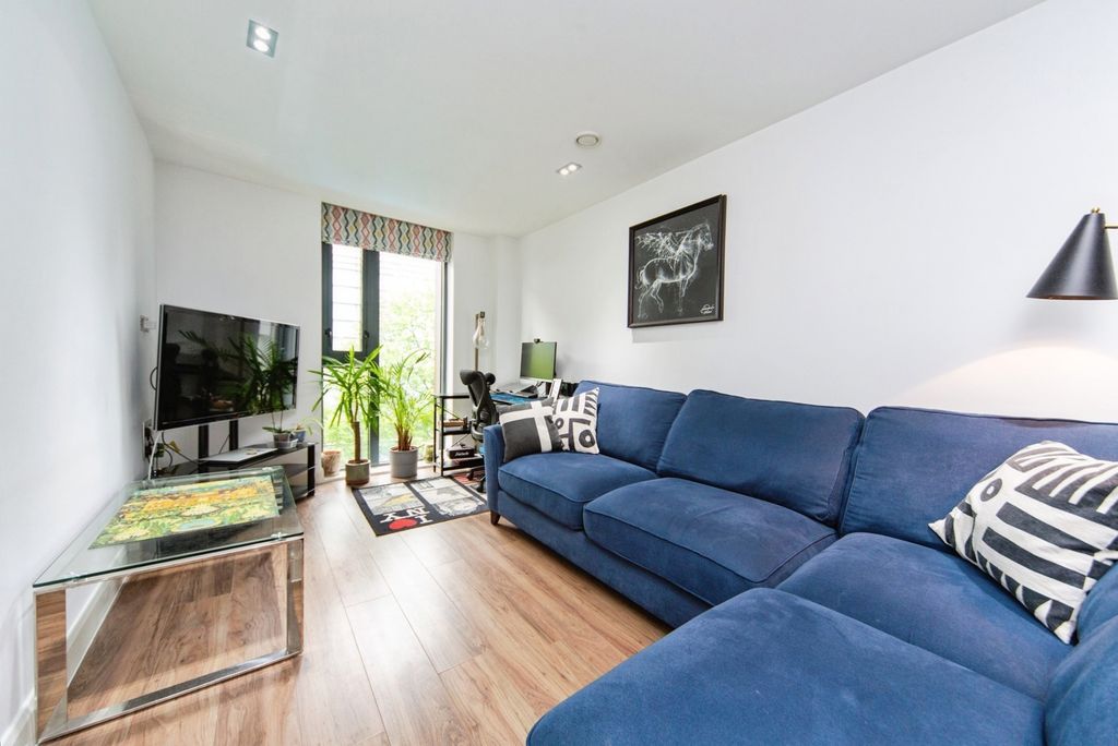 Property photo 2 of 20 Pbox-Img.Jpg