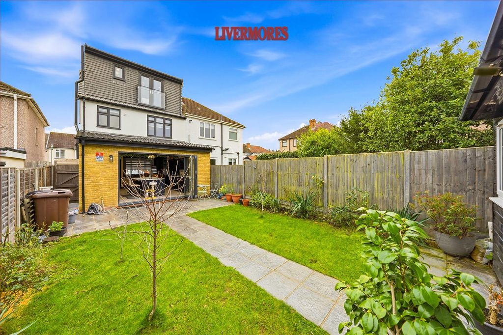 Property photo 2 of 20 Garden.Jpg