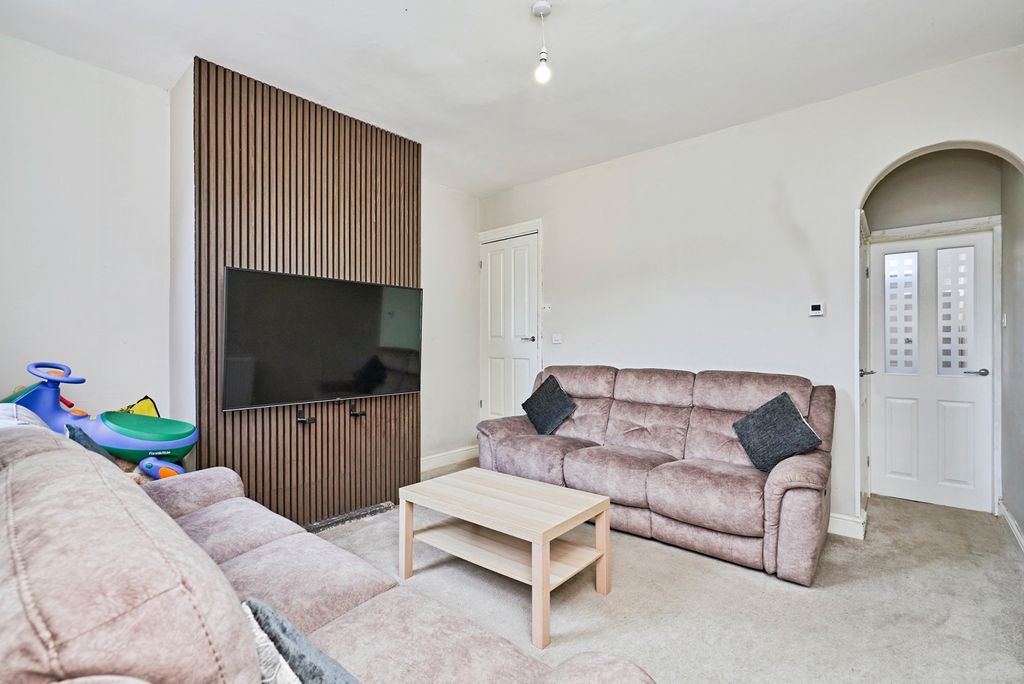 Property photo 3 of 10 Pbox-Img.Jpg