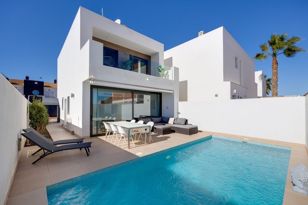 Property photo 2 of 50