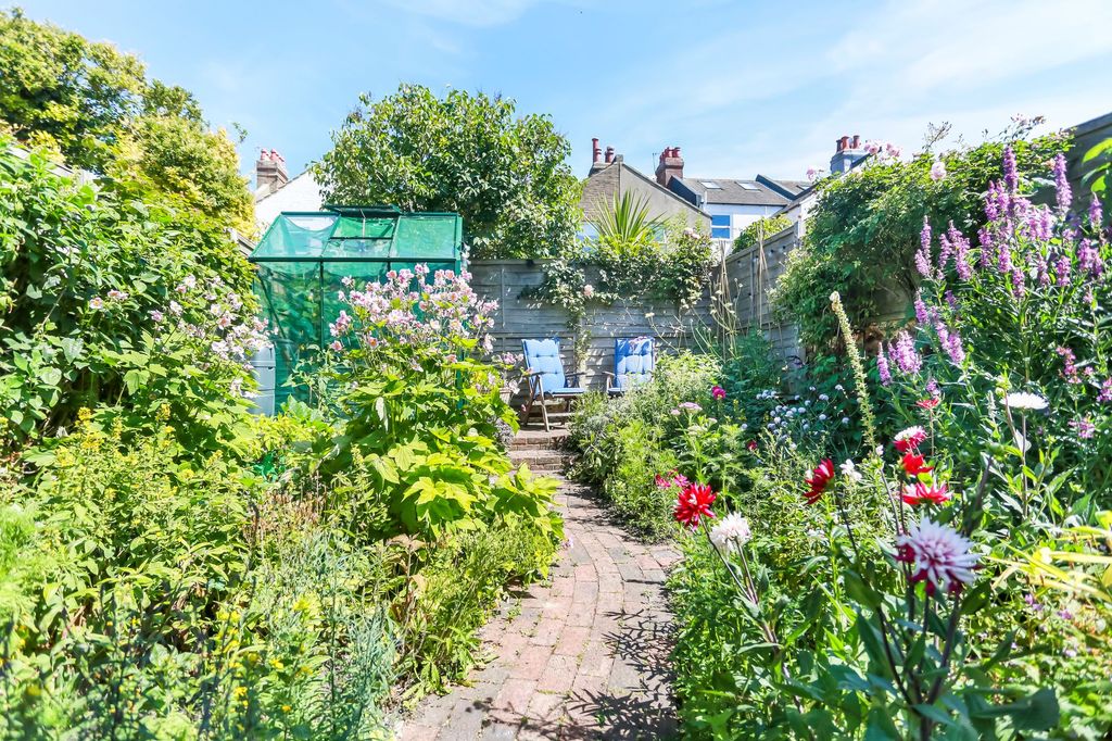 Property photo 2 of 21