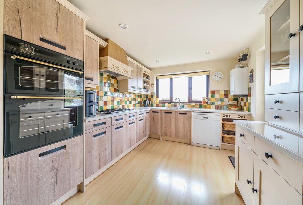 Property photo 2 of 13 1370001-5-68Efc6F...