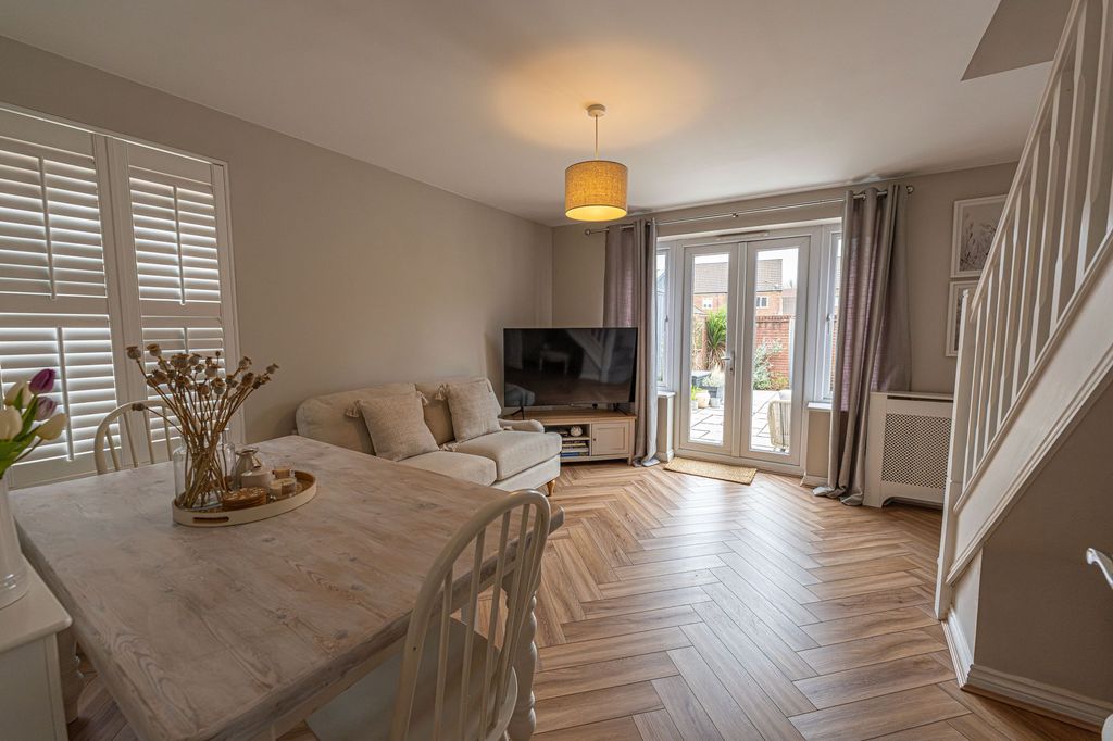 Property photo 2 of 22