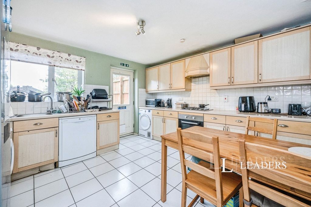 Property photo 3 of 9 Pbox-Img.Jpg