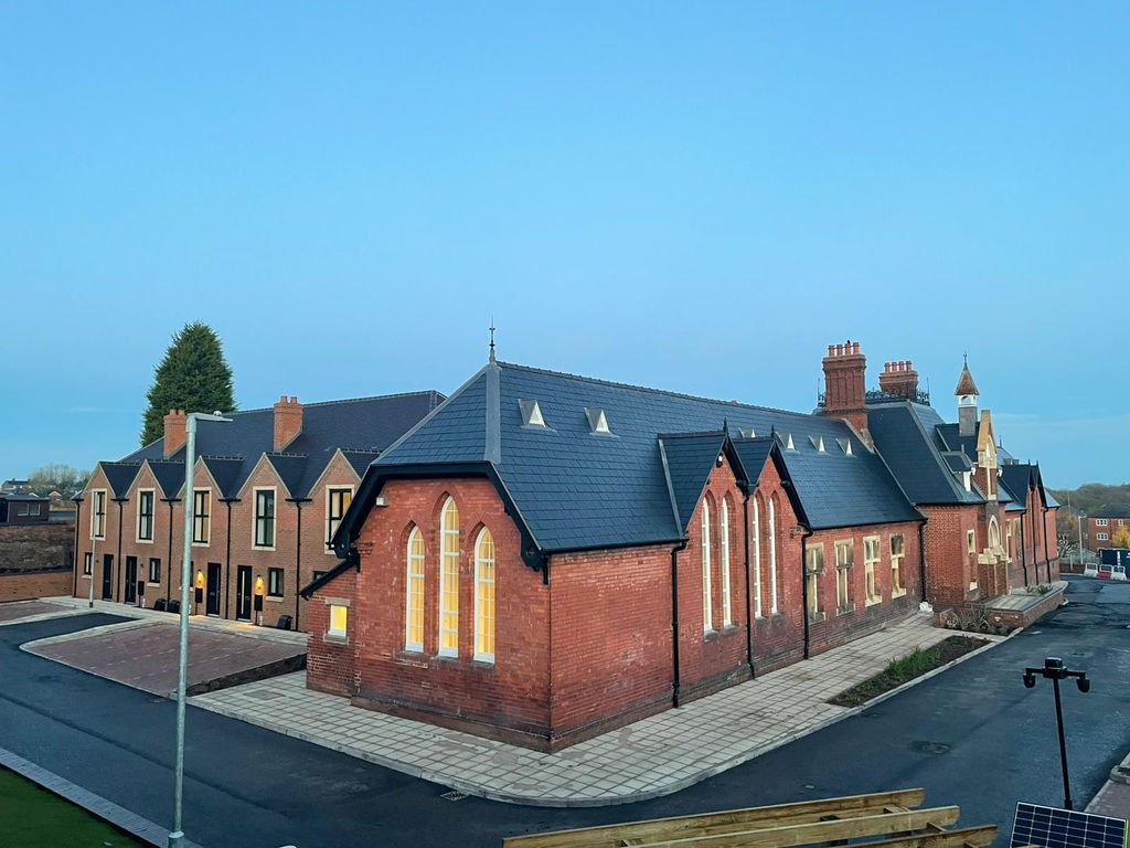 Property photo 1 of 32