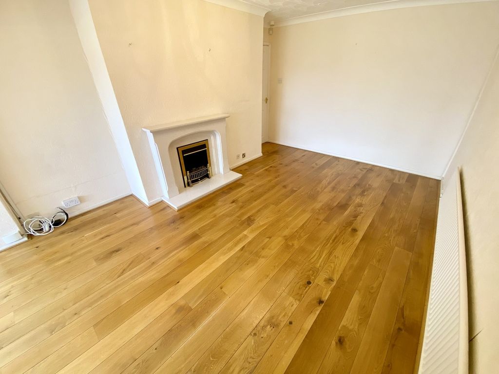 Property photo 2 of 16 Lounge