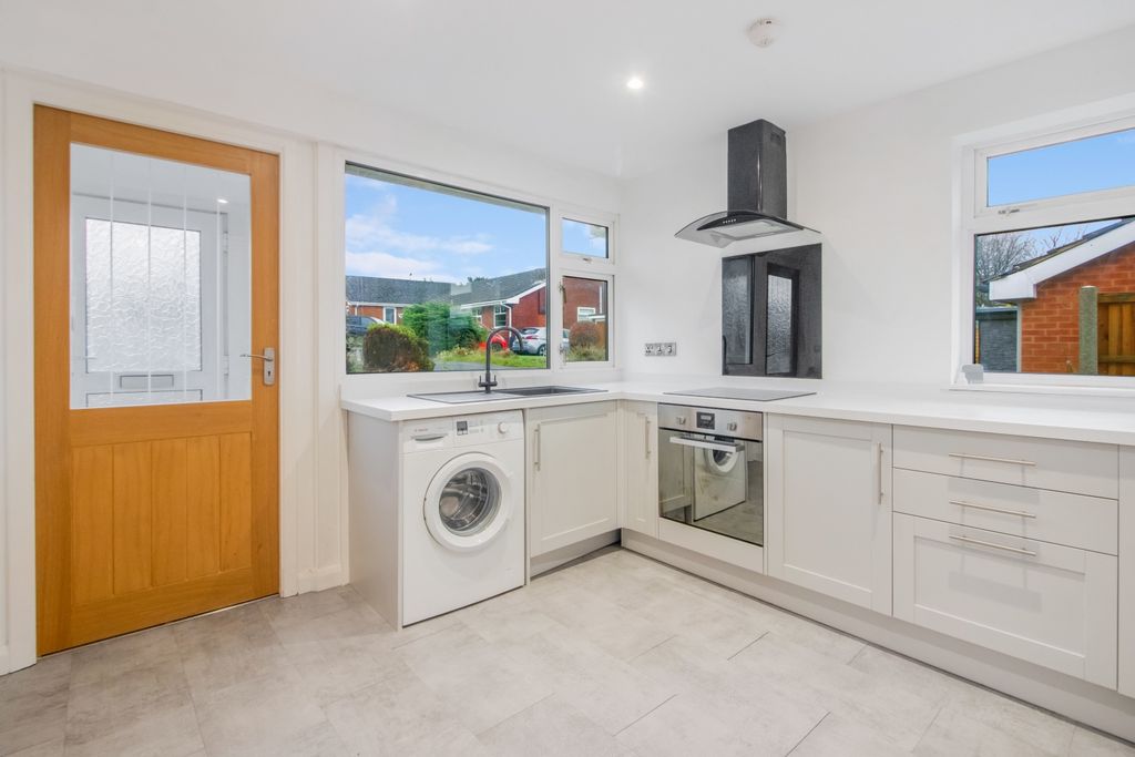 Property photo 2 of 13 Heathfield-12