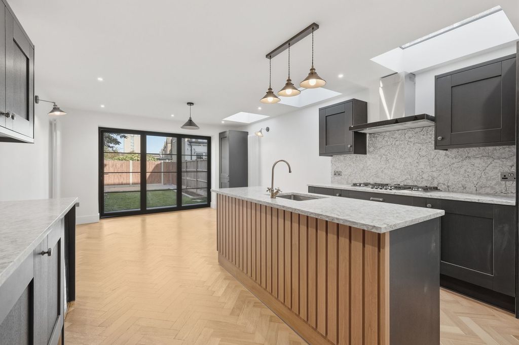 Property photo 2 of 36