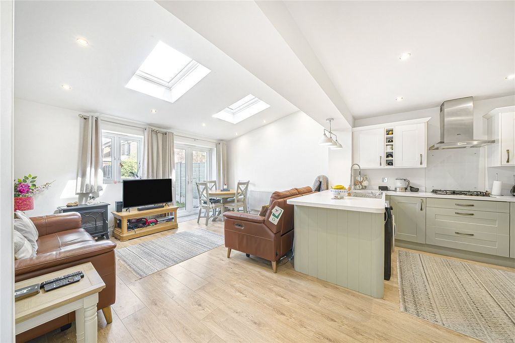 Property photo 2 of 25 Living Room