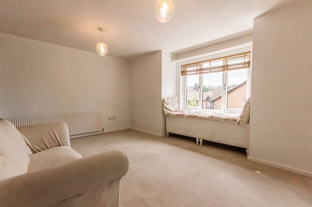 Property photo 3 of 12