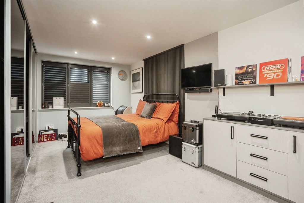 Additional image 7 of 2 bed flat for saleNicker Hill, Keyworth, Nottingham NG12